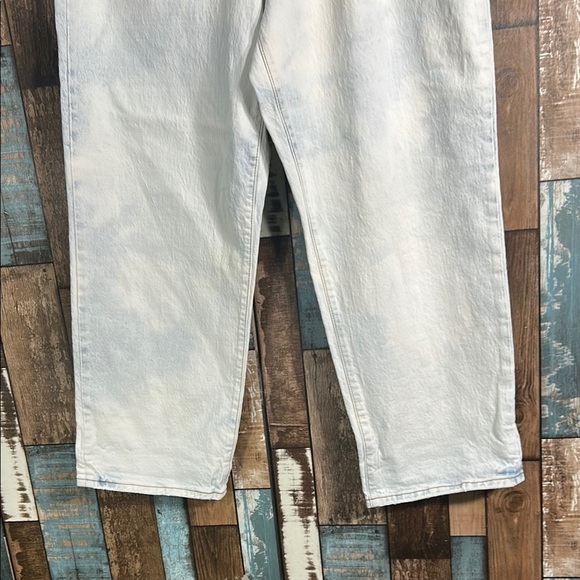 Universal Thread Light Blue bleached Jeans - Picture 4 of 14